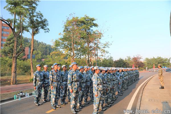 北京師范大學(xué)珠海分校2017級學(xué)生軍訓(xùn)正如火如荼開展